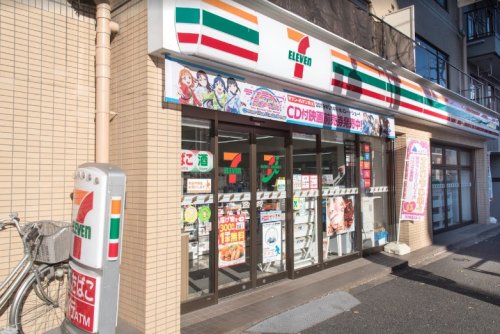 コンビニ　セブンイレブン 文京関口1丁目店（コンビニ）まで962m
