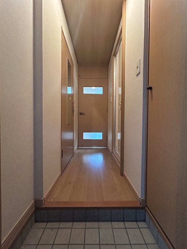 玄関　※別号室の参考写真です。