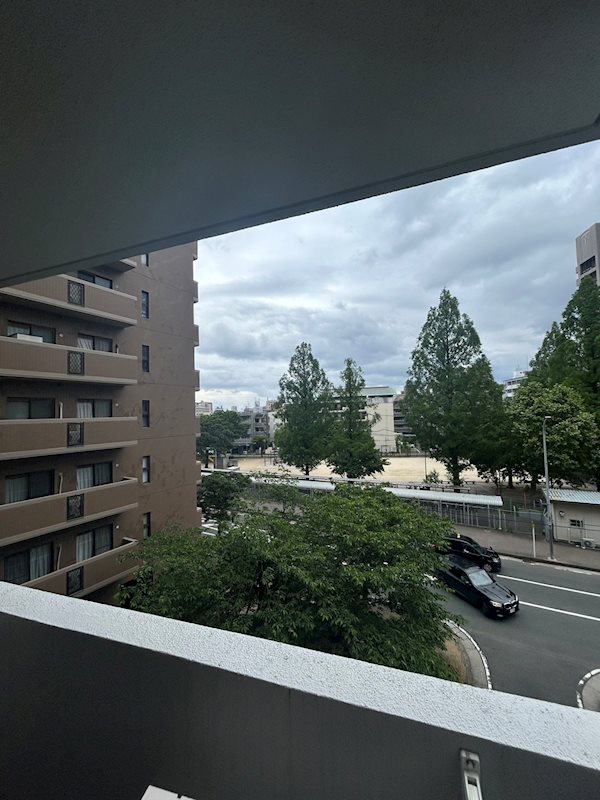 バルコニー　※別号室の参考写真です。