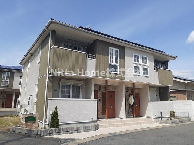 建物外観　角部屋南向きで日当たり良好＊コンビニ、スーパーなど徒歩近く◎