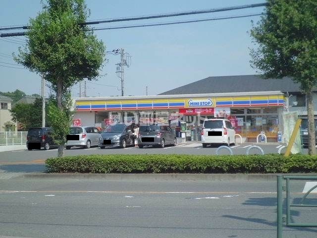 コンビニ　ミニストップ 元八王子2丁目店（コンビニ）まで320m