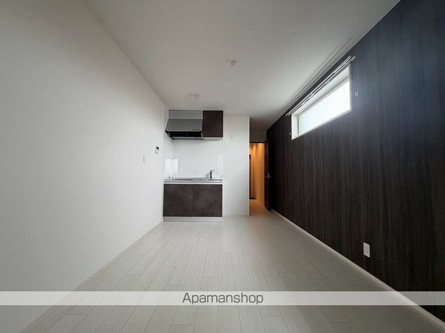 諏訪1丁目共同住宅の居間写真