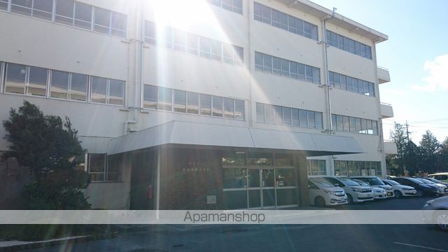 小学校　磐田市立磐田中部小学校（小学校）まで236m