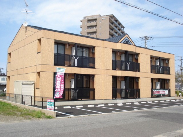 建物外観　スーパーまで徒歩1分☆