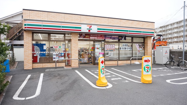 コンビニ　セブンイレブン北区赤羽北3丁目店（コンビニ）まで268m