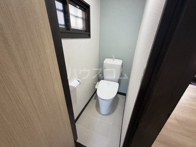 根本戸建てのトイレ写真