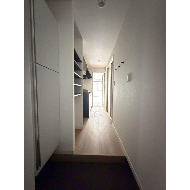 Rooms万代5の玄関写真