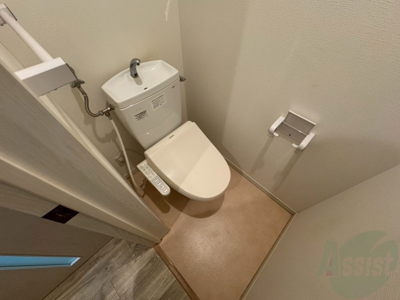 トイレ　こちらはトイレです。清潔感があり、安心して使用できます。