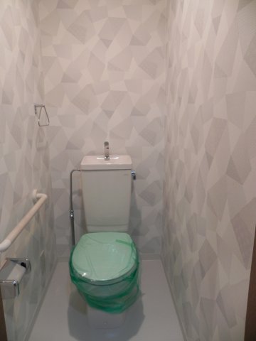 ＪＲ東海道本線 六甲道駅 徒歩9分 4階建 築28年のトイレ写真