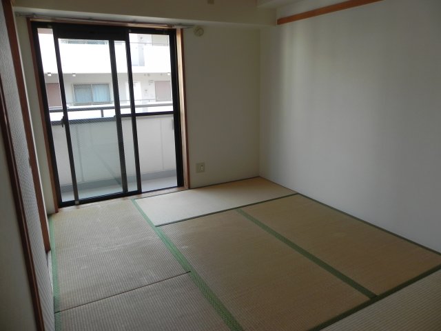 ＪＲ東海道本線 六甲道駅 徒歩9分 4階建 築28年の居間写真
