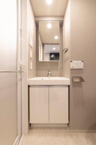 洗面設備　独立洗面台で身支度をすべて済ませてしまいましょう