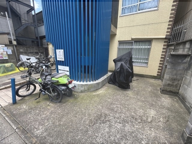 その他　バイク置き場