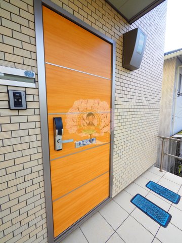 エントランス　同建物他のお部屋の参考写真です