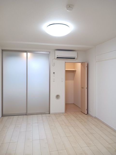 エムズアークIの居間写真