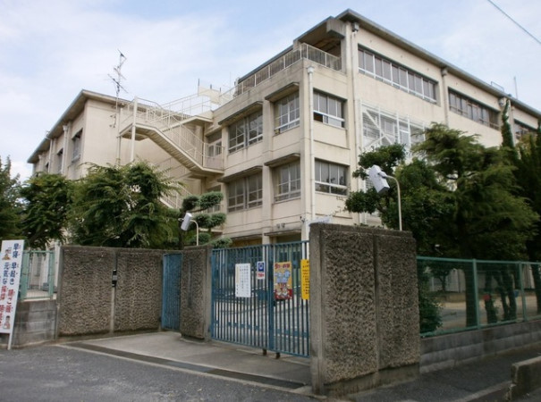 小学校　門真市立上野口小学校（小学校）まで365m