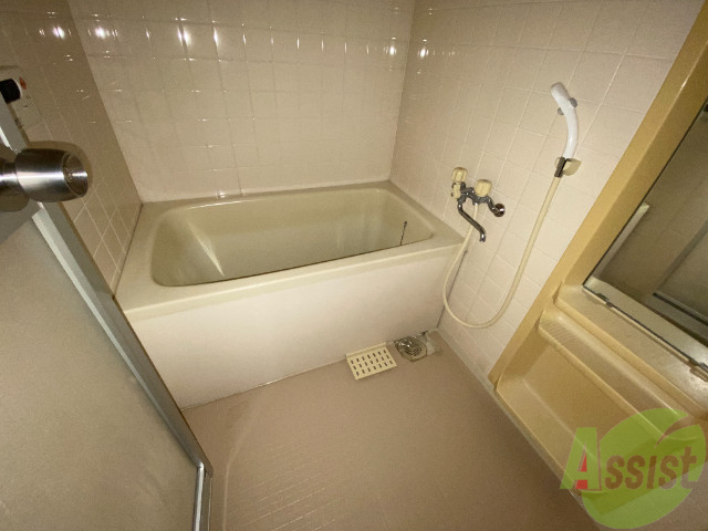 バス・シャワールーム　お風呂はトイレと別で落ち着きそうですね。