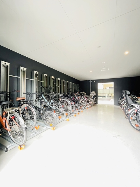 その他共有部分　屋根付き駐輪場は大事な自転車を雨から守ります♪