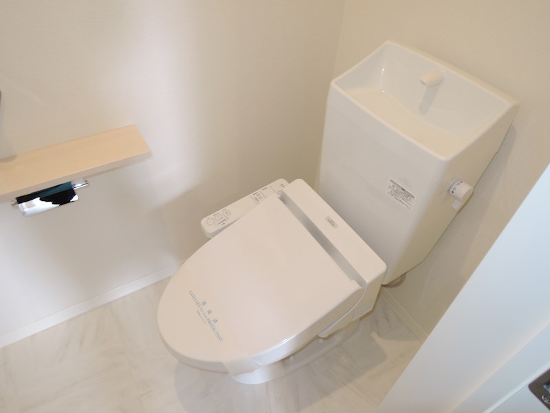 トイレ　トイレには快適な温水洗浄便座付