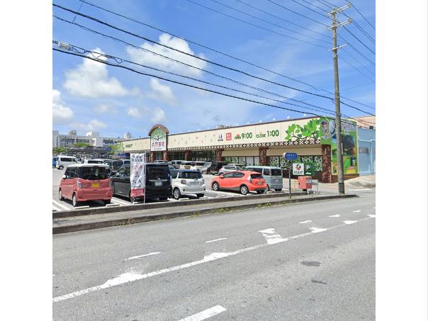 スーパー　タウンプラザかねひでパイプライン内間市場（スーパー）まで805m