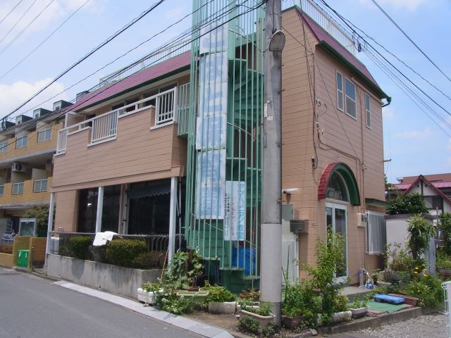 幼稚園・保育園　キンダーガーデンこばと（幼稚園・保育園）まで90m
