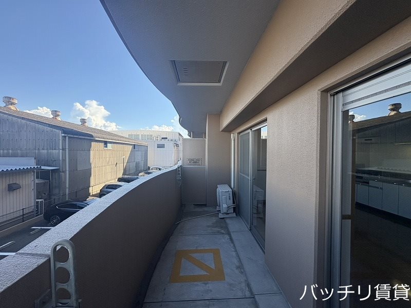 バルコニー　別号室タイプの為、現状を優先致します。
