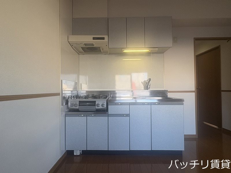 キッチン　別号室タイプの為、現状を優先致します。