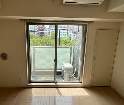 ラティス新橋の居間写真