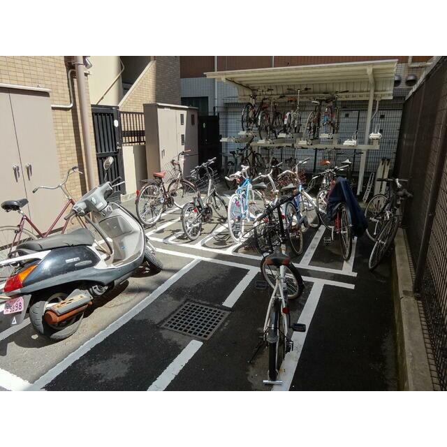 その他共有部分　駐輪場：2016年3月撮影