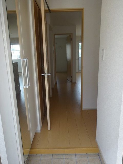 玄関　※別号室参考写真です