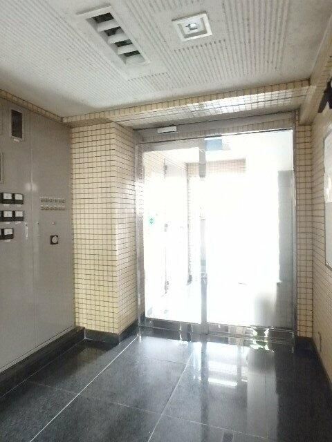 エントランス　ゆとりのあるエントランスです