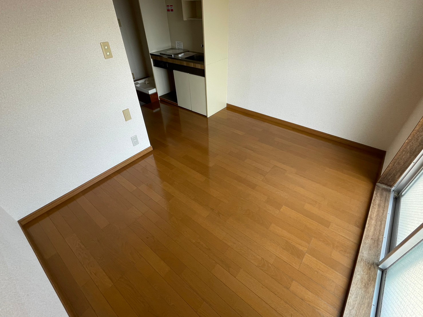 コスモパレス高坂の居間写真