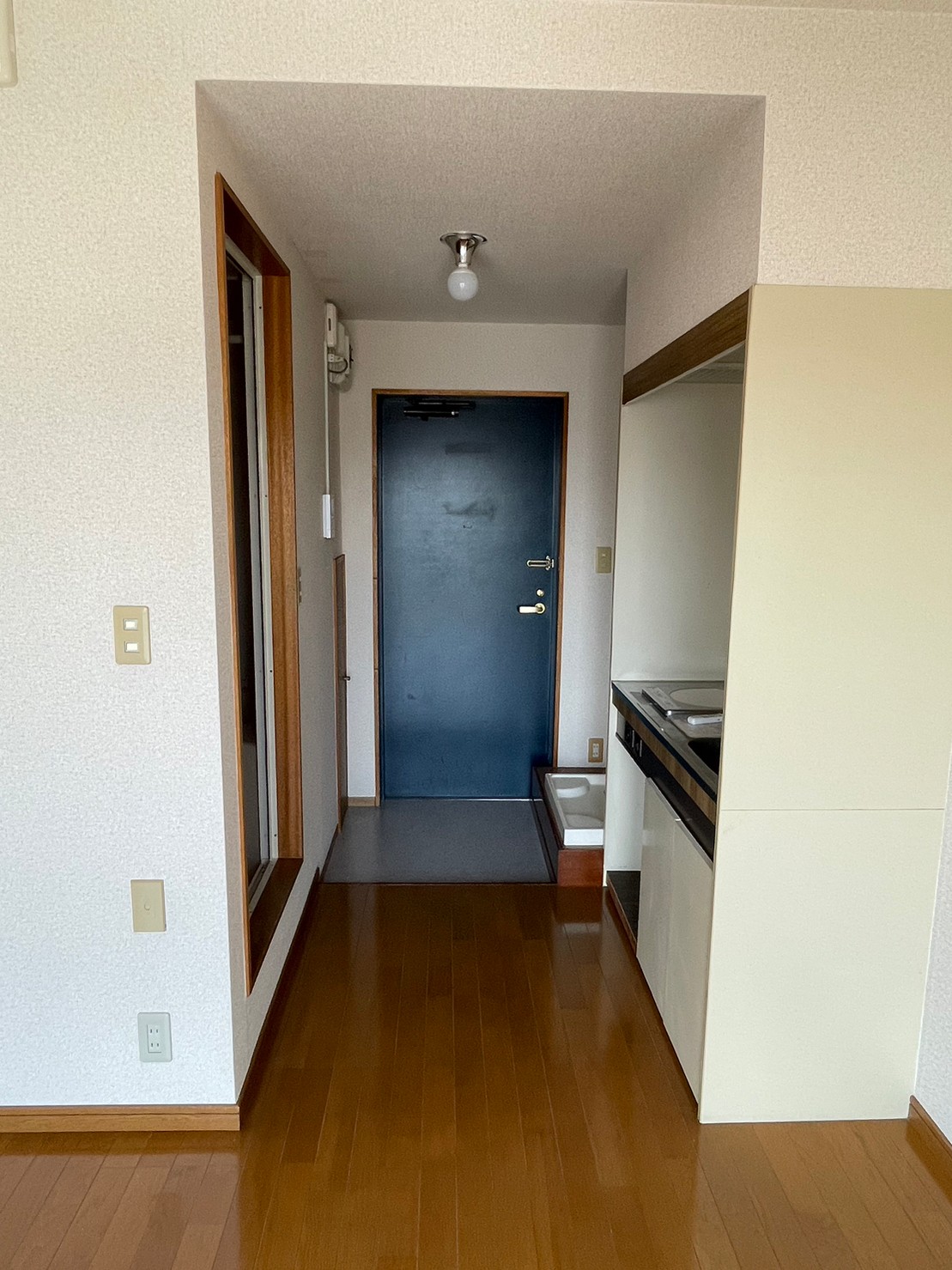 コスモパレス高坂の玄関写真