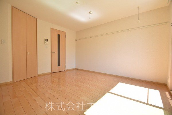 居室・リビング　日当たり良好です。
