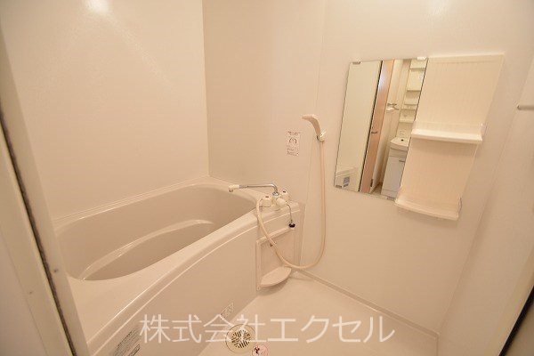 バス・シャワールーム　ゆったり入れる浴室です。