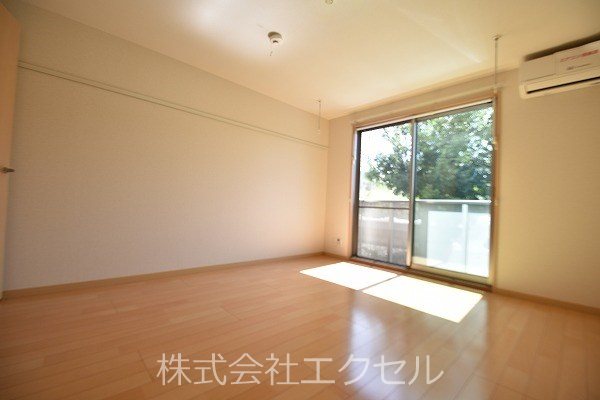 その他部屋・スペース　収納完備の洋室です。