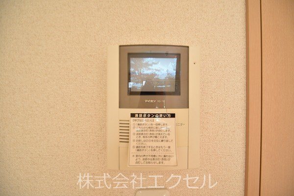 セキュリティ　モニター付きインターホン完備です。