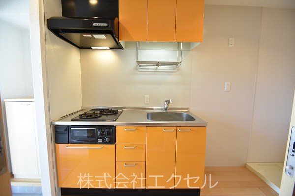 キッチン　２口コンロとグリル付きです。