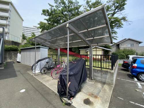 建物外観　駐輪場