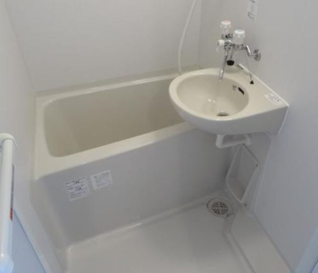 バス・シャワールーム　※別部屋参考写真