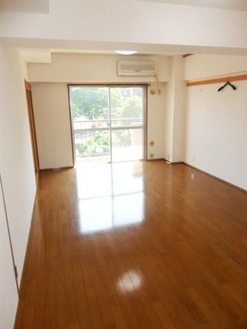 居室・リビング　※別部屋のお写真です