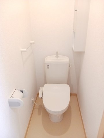 ＪＲ東海道本線 小田原駅 徒歩13分 2階建 築17年のトイレ写真