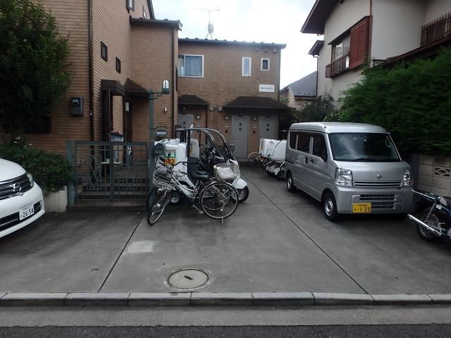 その他共有部分　★ゴミ置き場は右側です★