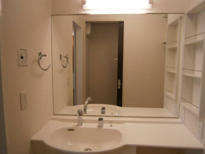 洗面設備　別のお部屋の写真です。