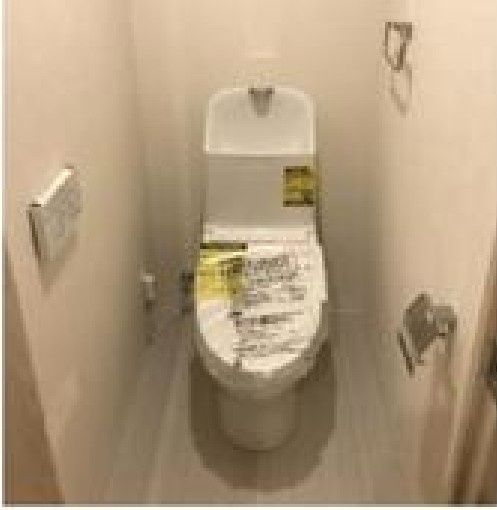 トイレ　落ち着いた色調のトイレです