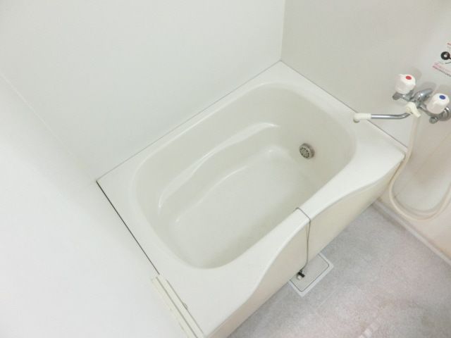 バス・シャワールーム　追焚付きのバスルームです