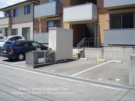 駐車場　駐車場＆専用ゴミ置き場