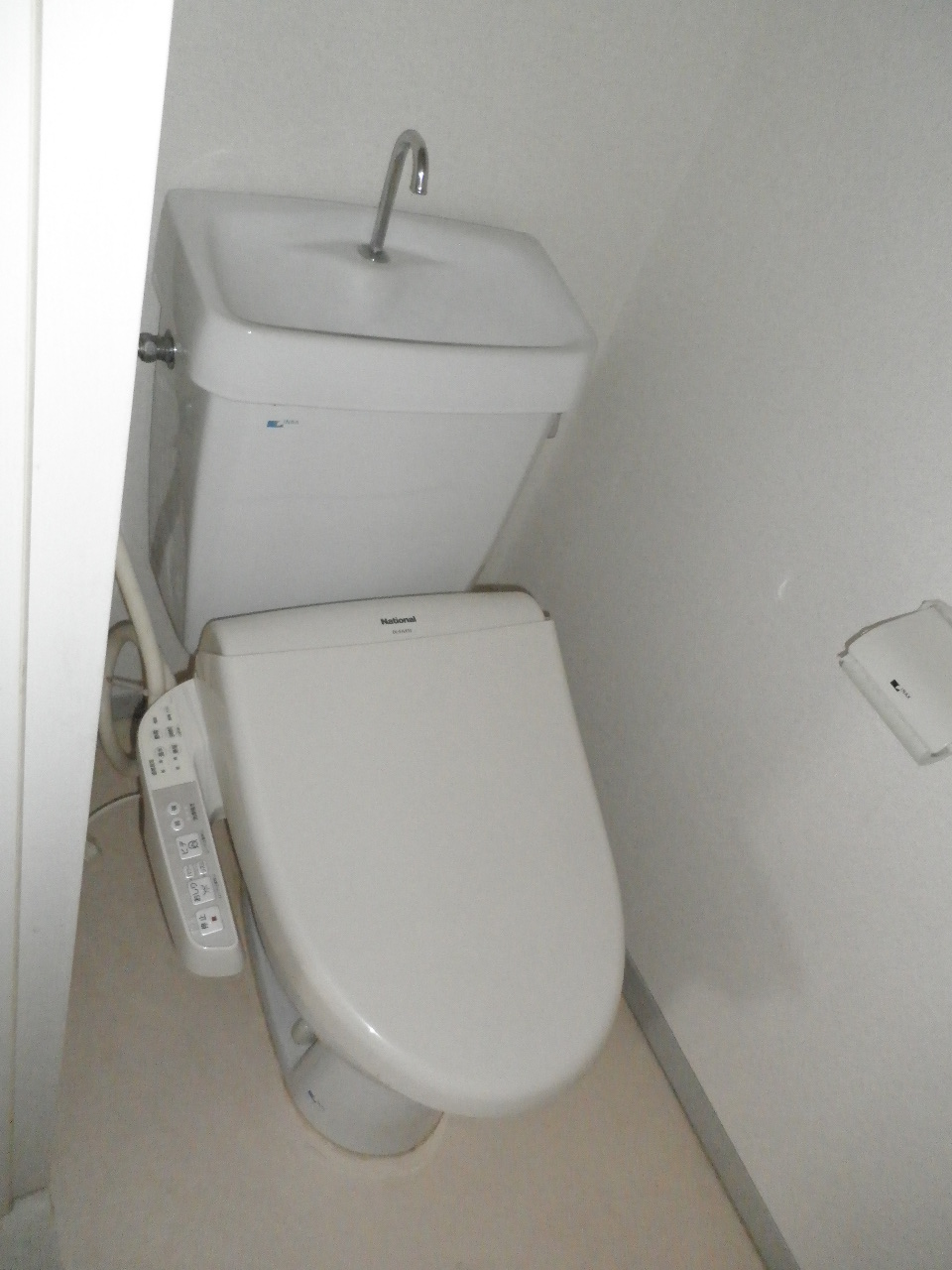 トイレ　ウォシュレット付き