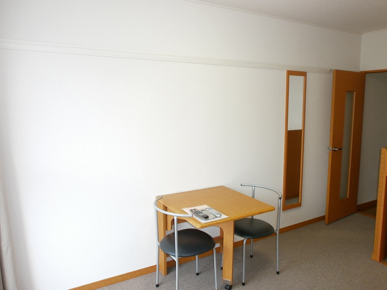その他設備　机は折りたたみ出来ます。