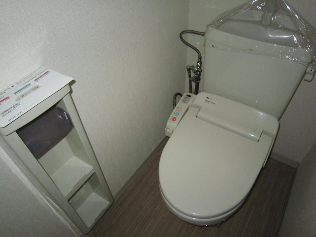 トイレ　冬もあたたかい温水暖房便座を完備