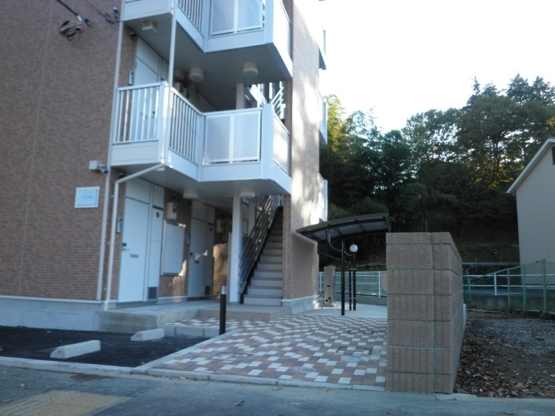 その他共有部分　屋根付きの駐輪場がございます。